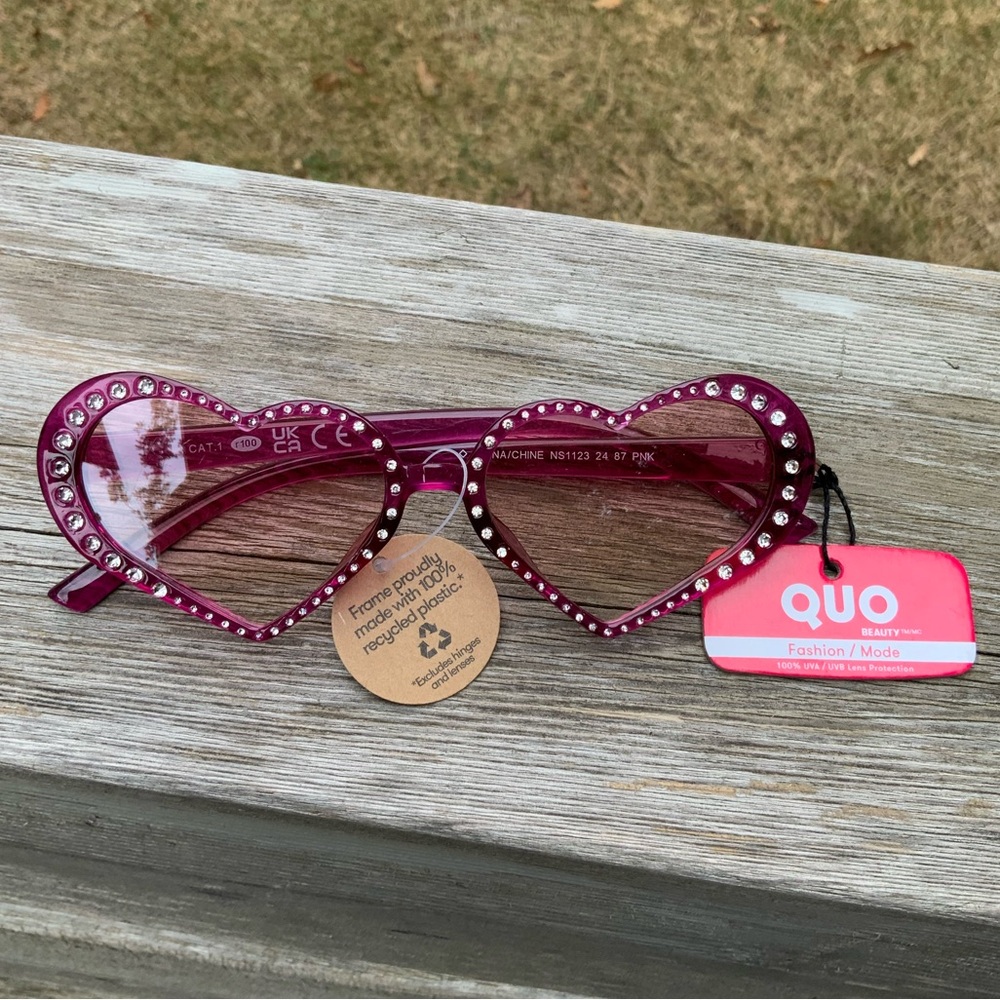 QUO Women’s Heart Shaped Faux Crystal Magenta Pink Sunglasses Adult BRAND NEW